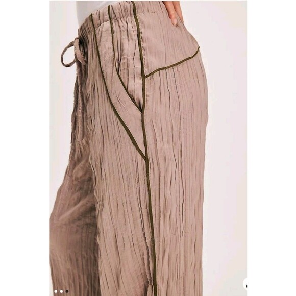 NWT Free People All Out Satin Loose Wide Pants Size Large MSRP $98 Beige Pockets - Picture 12 of 12